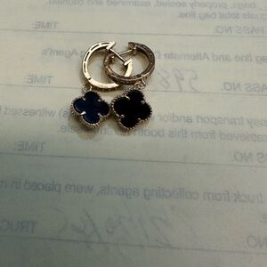 18kt gold flower hoop earrings
